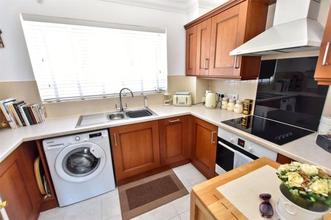 33, Pacific Heights South, Golden Gate Way, Eastbourne photo 4