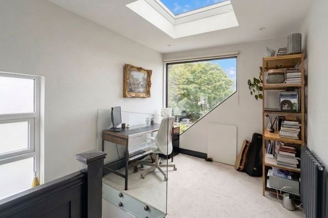 28 Clarendon Rise, London photo 3