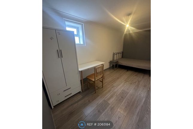 Room to rent in Brownhill Road, London