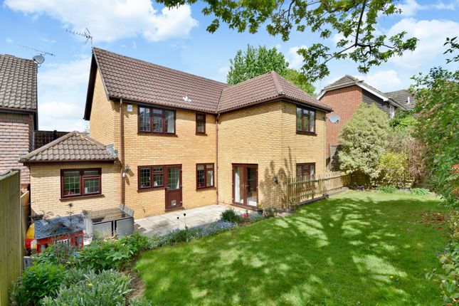6, Alvernia Close, Surrey photo 4