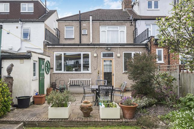 End terrace house for sale in Bush Hill Road, London