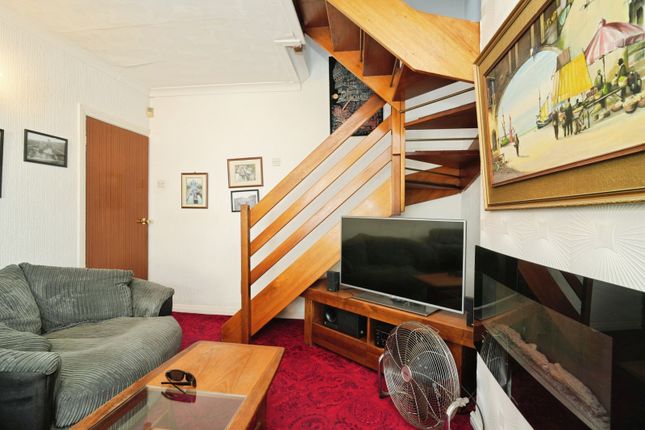 11, Walnut Close, Swinton photo 4