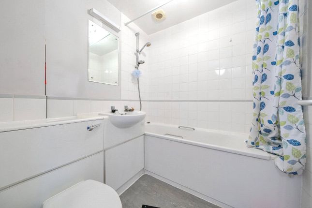 MTVH OR - Flat 22 Century House, 102, Westminster Bridge Road, London photo 3