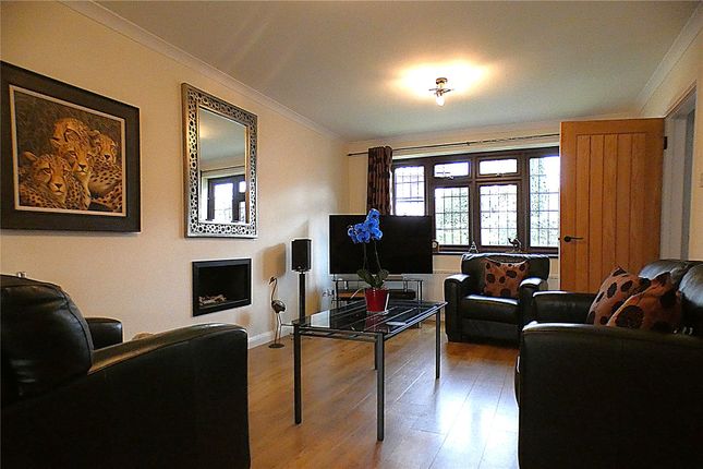2, Bacon Close, Sandhurst photo 2