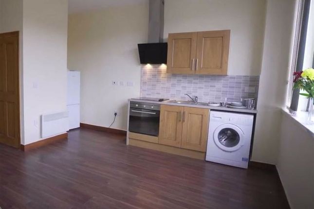 Flat for sale in Wards End, Halifax