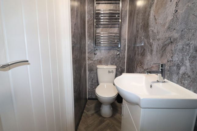 Room 2, 18, Waid Close, Dartford photo 5