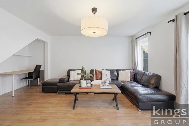136, Hamilton Close., London photo 2