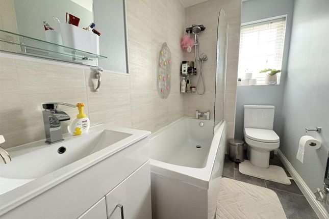52, Edgehill Drive, Daventry photo 4