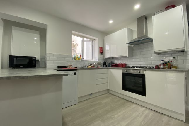 98, Coburn Street(*), Cardiff photo 2