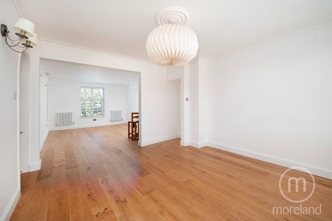 Flat 14, Bigwood Court, London photo 4