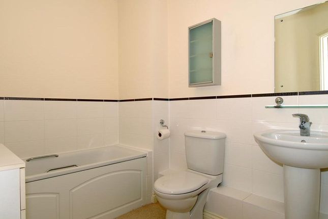3, Bartley Court, Hook photo 4