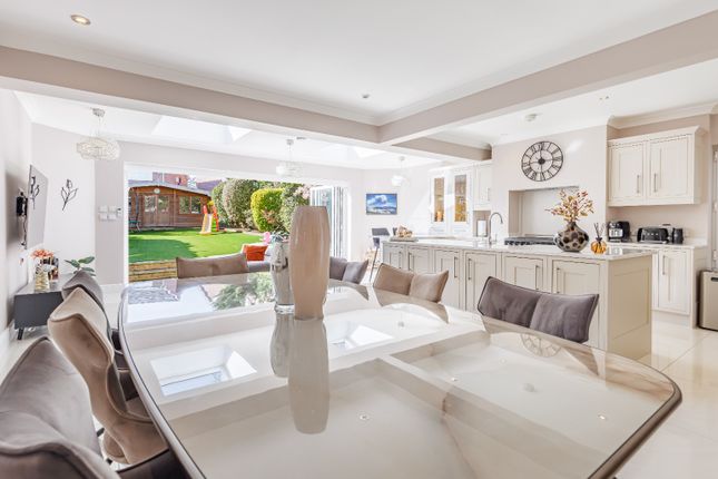 18, The Glade, Woodford Green photo 4