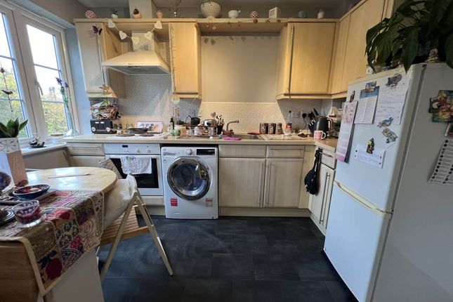 28 Harris Close, Frome Somerset photo 3