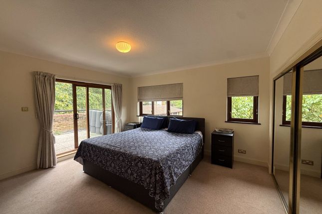 6 Cedar Court,, The Gables, Leatherhead photo 4