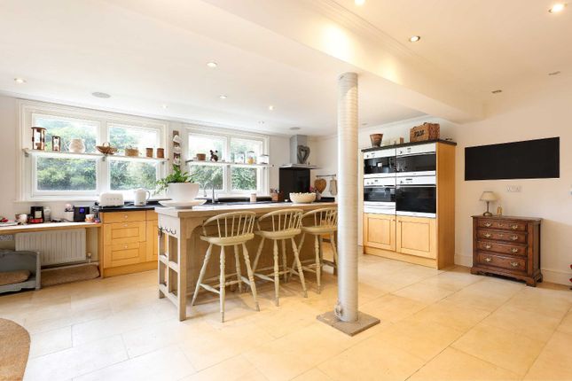 Burkes Corner, 87, Aylesbury End, Buckinghamshire photo 3