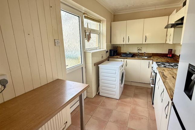 17, Heol Llethryd, Llanelli photo 3