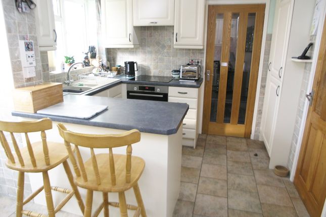 1, Marion Close, Brierley Hill photo 3