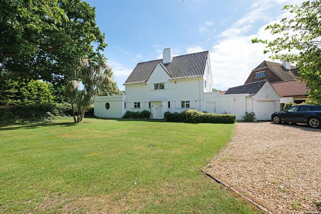 14, The Fairway, Aldwick Bay Estate, Aldwick, West Sussex photo 2