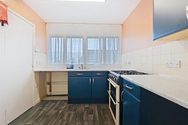 69, Leighton Drive, Sheffield photo 5