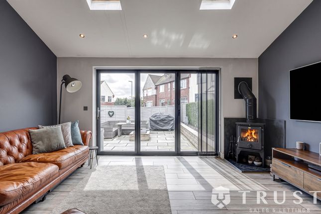 15a Monk Ings Avenue, Batley photo 4