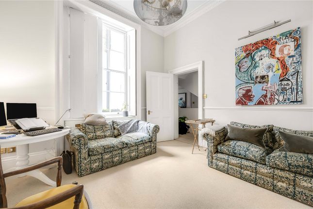 Flat for sale in St Georges Square, London