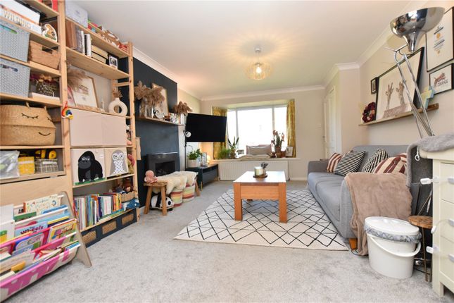 14, Woodcross Gardens, Leeds photo 3