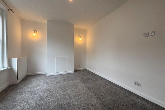 130, Hunnyhill, Newport photo 3
