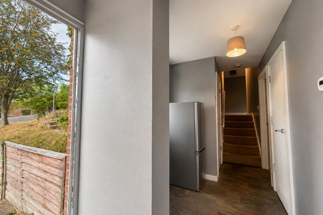 15, Cotswold Way, High Wycombe photo 2