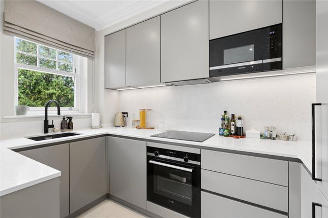 Flat 9, Westbury House, 36, Stoke Road, Surrey photo 2