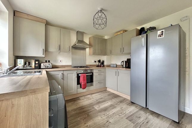 9, Burrow Hill View, Martock photo 2