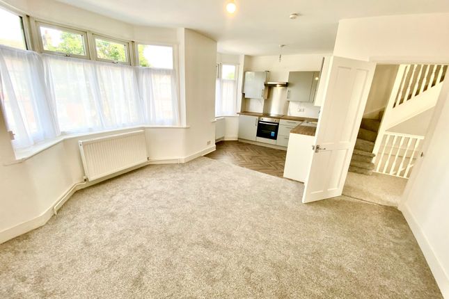 Thumbnail Flat for sale in Princes Avenue, Palmers Green, London