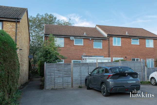 31, Farne Way, Royal Wootton Bassett photo 3