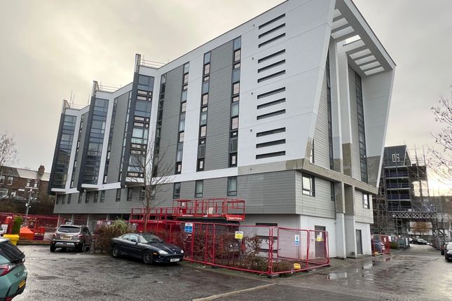 2-bed flat on Apt 2, Lock 7 The Decks, Runcorn, £90,000