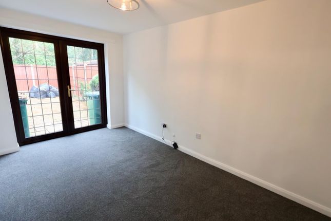 48, Larkfield Way, Coventry photo 4