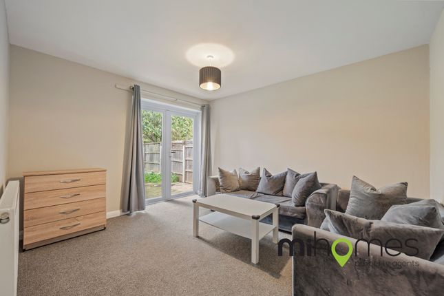 Flat to rent in Grove Road, London