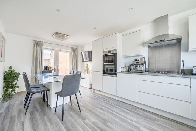 15 Heron Close, Chichester photo 4