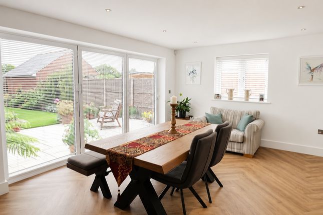 7, Daisy Meadows, The Causeway, STURMINSTER NEWTON photo 4