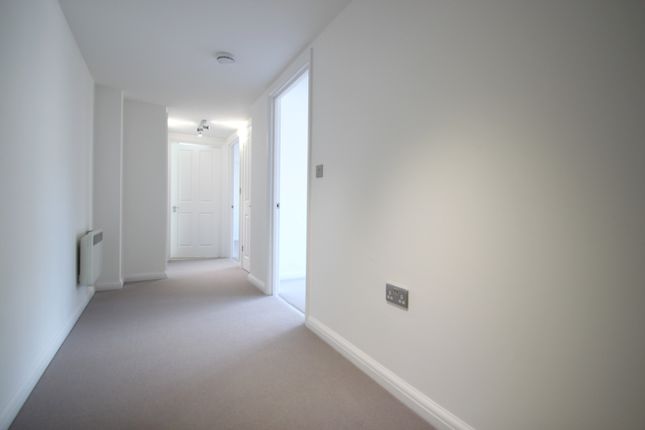 Flat to rent in High Street, Kingston Upon Thames, Surrey