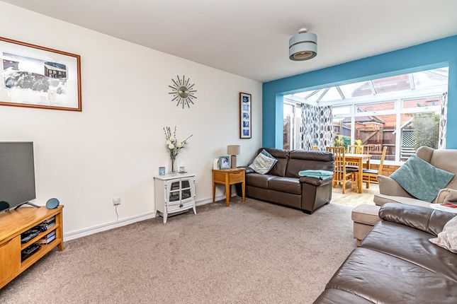 35, Hobby Close, Portsmouth photo 2