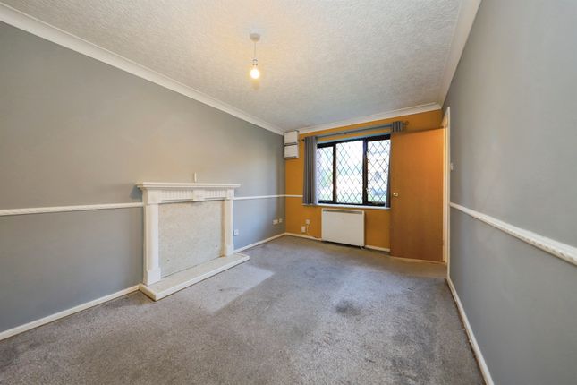 33, Ambleside Close, Bilston photo 3
