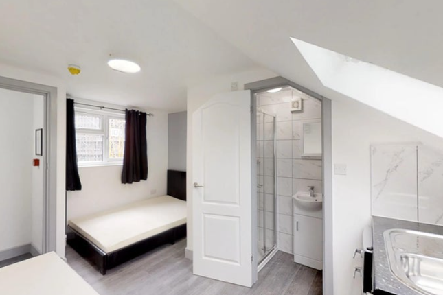 2, Winnock Road, West Drayton photo 4