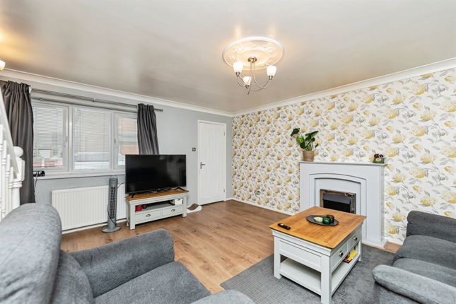 2, Weeland Court, Knottingley photo 3