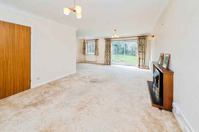 16, Inholmes Close, Burgess Hill photo 4
