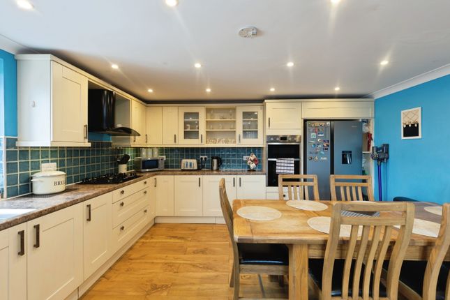 23a, The Leys, Berkeley photo 4