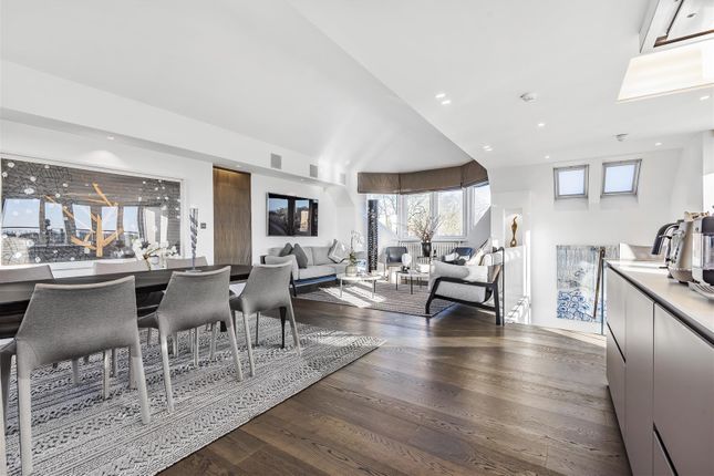 Flat for sale in Penthouse Apartment, Kidderpore Avenue, Hampstead