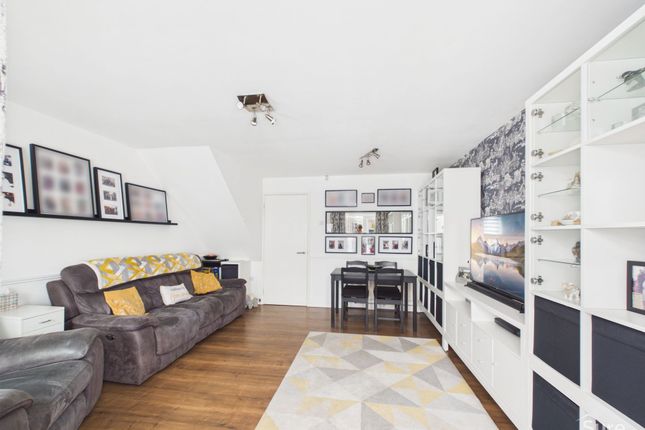 46 Holts Lane, Burton-On-Trent photo 3