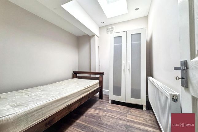 2, Sutcliffe Road, London photo 4