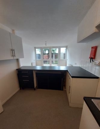 18, Potter Close, Mitcham photo 4