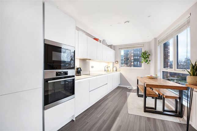 Flat 12, Braithwaite House, 6, Troubridge Square, London photo 2