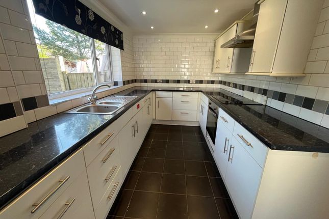 164, Newmarket Road, Ashton-Under-Lyne photo 2